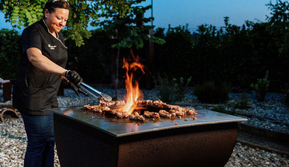 barbecue in corten per il giardino